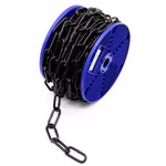 Bild der schwarzen Stahlkette auf blauer Rolle