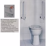 Bild einer Toilette mit montierten WC-Aufstehhilfen hochgeklappt