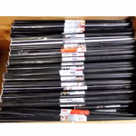 Bild einer Box voll Klebefolien schwarz Bild einer Box voll Klebefolien schwarz