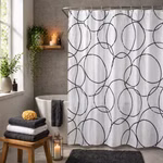 Bild des Duschvorhangs im Badezimmer