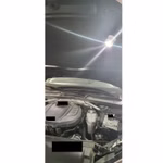 Bild des Tischlichts unter der Motorhaube