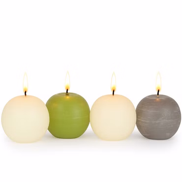 Bild mit 4 Rustik Kugelkerzen in verschiedenen Farben