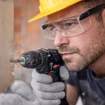 Bild der Schutzbrille beim Arbeitseinsatz