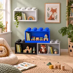 Bild der versch. Lego Brick Shelf 8 Wandregale gestapelt in einem Kinderzimmer